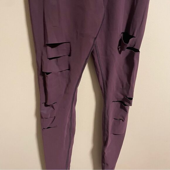 Alo Yoga High Waisted Ripped Warrior Legging Plum- Size Small - Picture 4 of 8